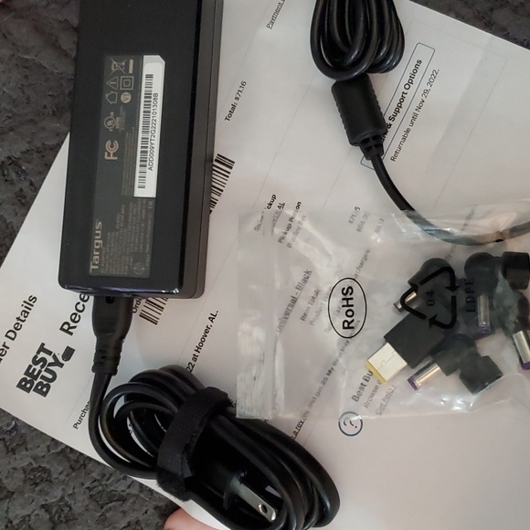 NEW Targus Universal 90W power Adapter-Black - Picture 2 of 4